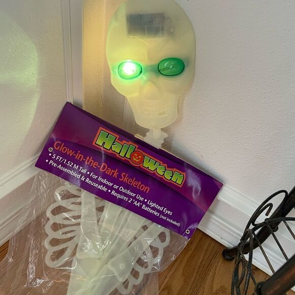 Halloween Skeleton Light Up Bones Vintage Glow in the Dark 5 Foot Skeleton - Picture 14 of 15
